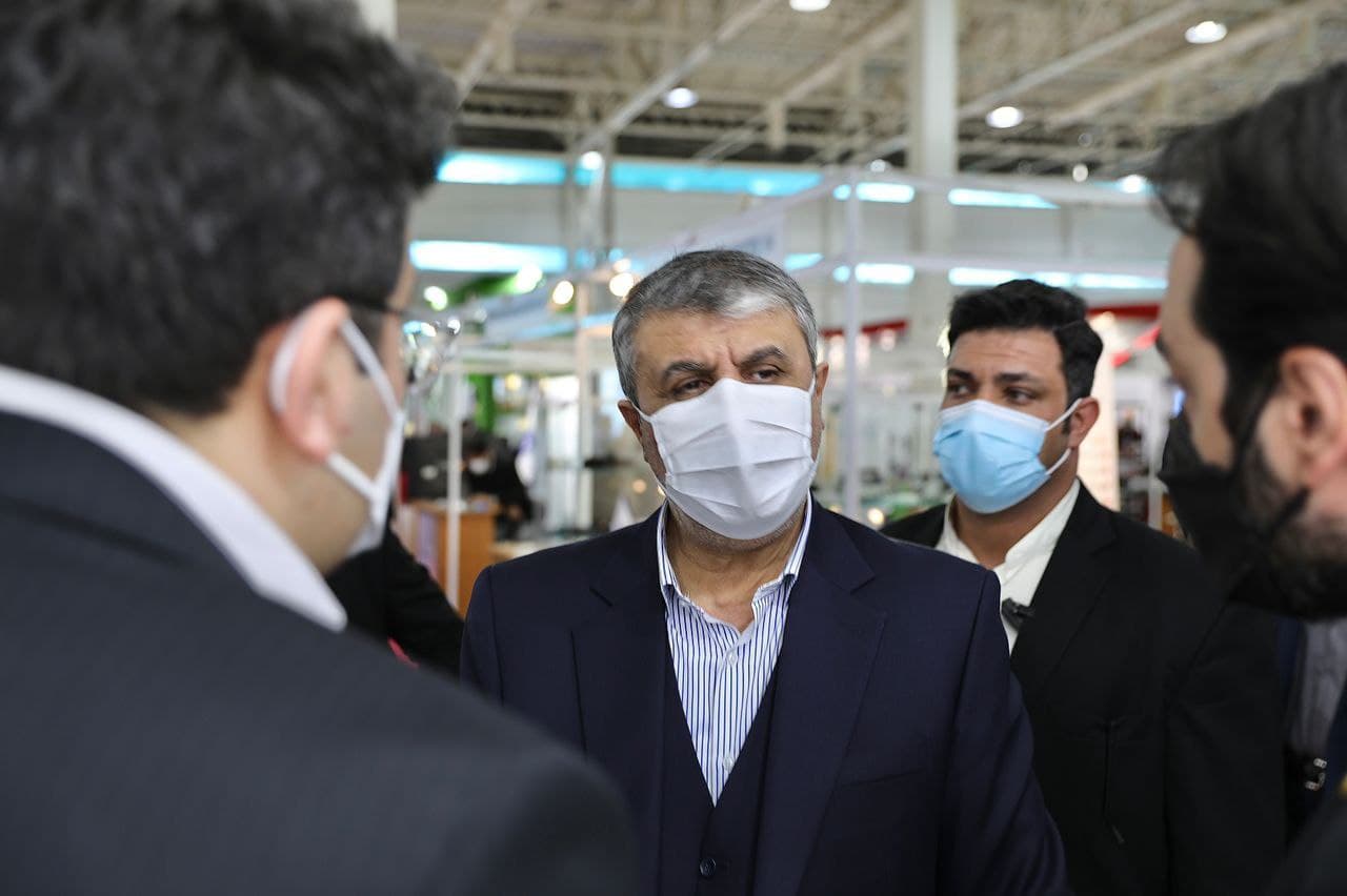 بازدید رئیس سازمان انرژی اتمی از غرفه سازمان فاوای شهرداری تهران
